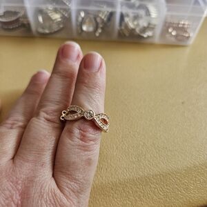 Elegant Gold Bow Ring